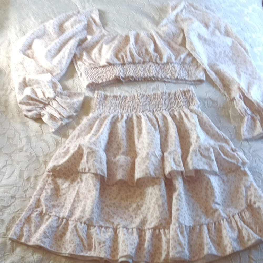 Boohoo Beige and White Textured Fabric